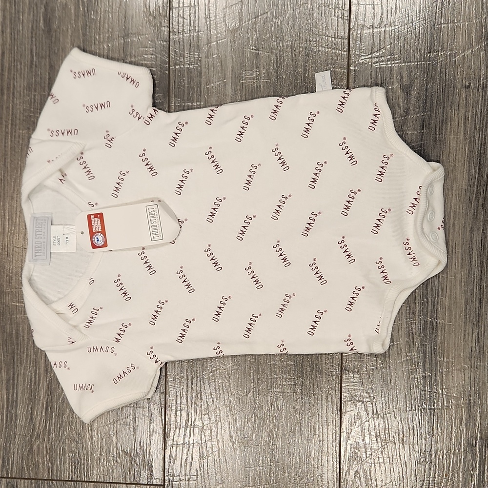 NWT Third Street Genuine USA Made UMASS Boys sz 12M Onesie 100% cotton